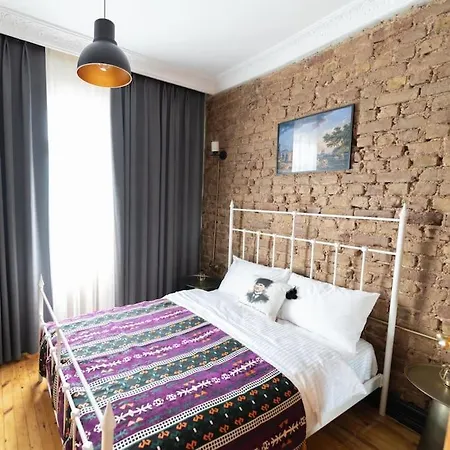 Beyoglu'nda 4+1 Ferah, Manzarali Tarihi Lägenhet *