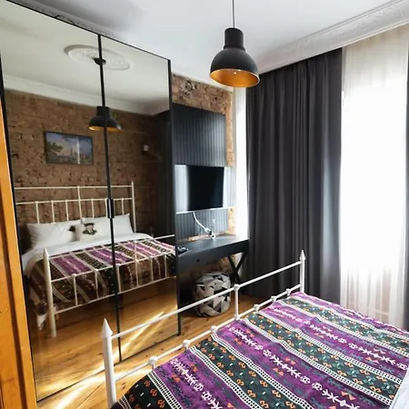 Lägenhet Beyoglu'nda 4+1 Ferah, Manzarali Tarihi