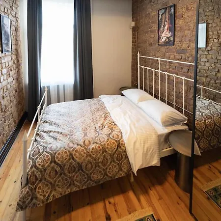 Beyoglu'nda 4+1 Ferah, Manzarali Tarihi Istanbul