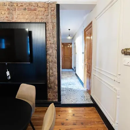 Apartment Beyoglu'nda 4+1 Ferah, Manzarali Tarihi *