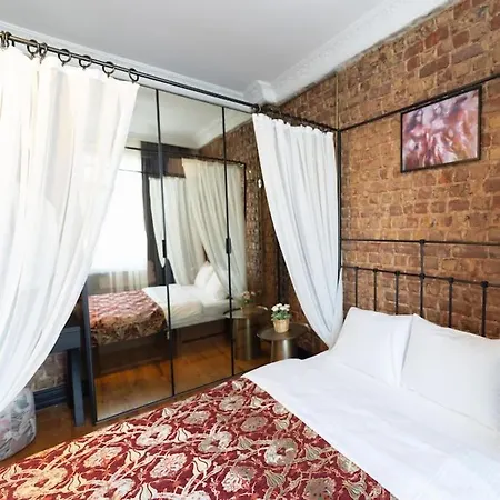 Beyoglu'nda 4+1 Ferah, Manzarali Tarihi Apartment Istanbul
