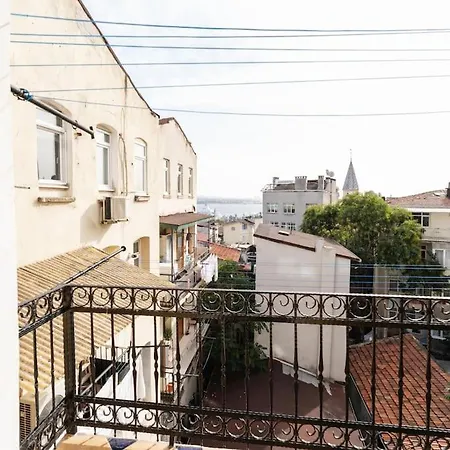 Apartment Beyoglu'nda 4+1 Ferah, Manzarali Tarihi Istanbul