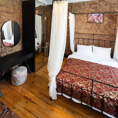 Beyoglu'nda 4+1 Ferah, Manzarali Tarihi Apartment *