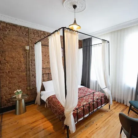 Beyoglu'nda 4+1 Ferah, Manzarali Tarihi * Istanbul