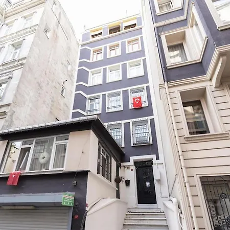 Beyoglu'nda 4+1 Ferah, Manzarali Tarihi