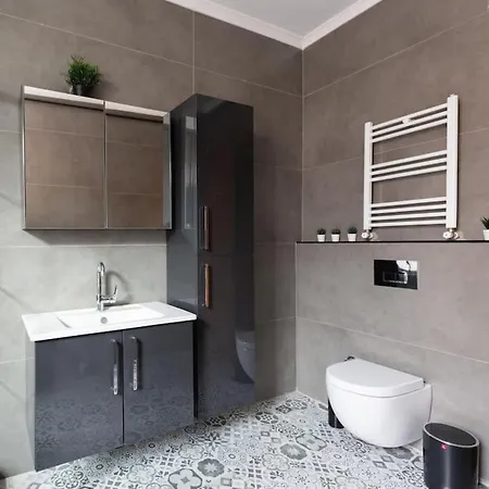 Beyoglu'nda 4+1 Ferah, Manzarali Tarihi Apartamento *